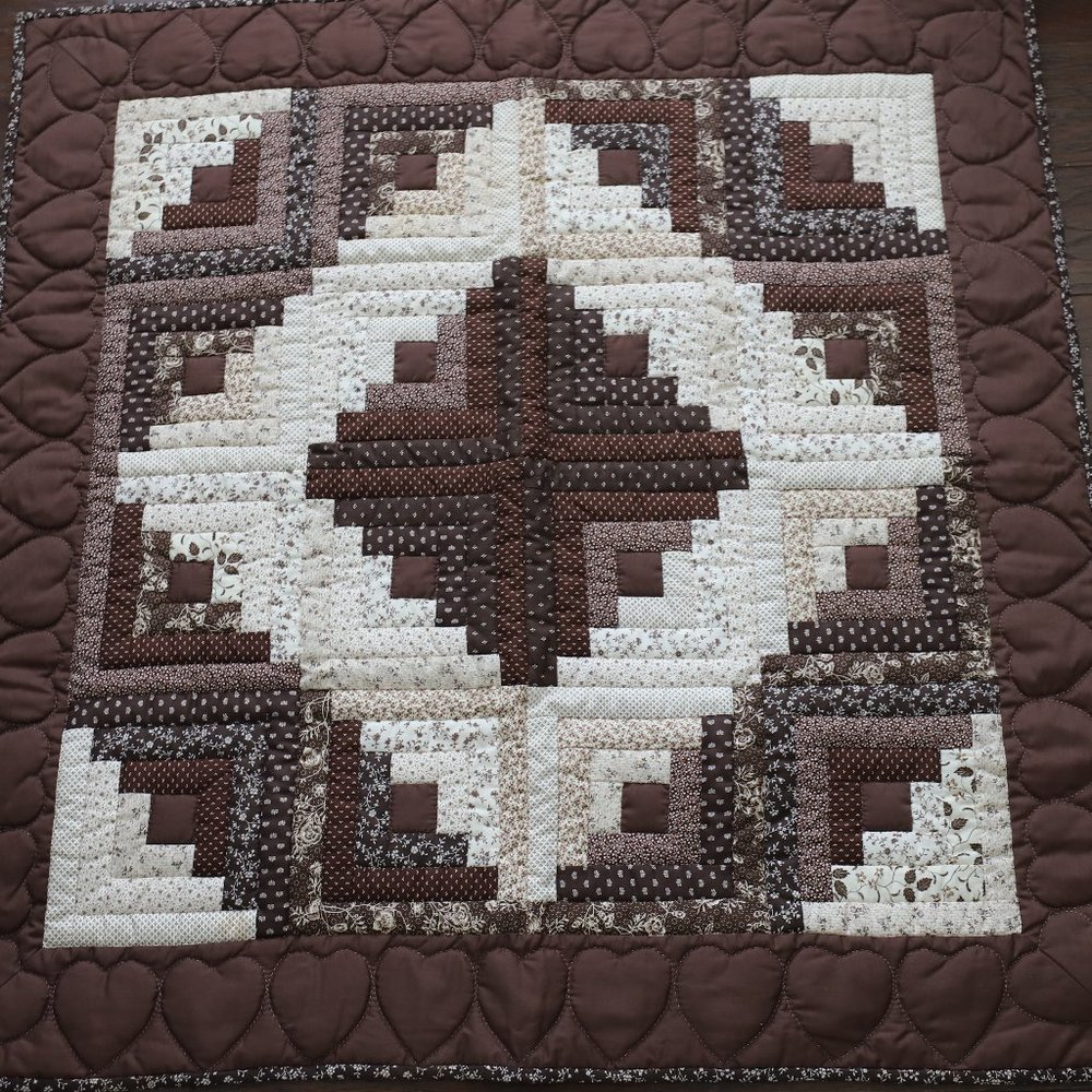 VINTAGE RUSTIC DECOR HAND SEWN HANDCRAFTED LOG CABIN AMISH QUILT WALL HANGING - Picture 1 of 7